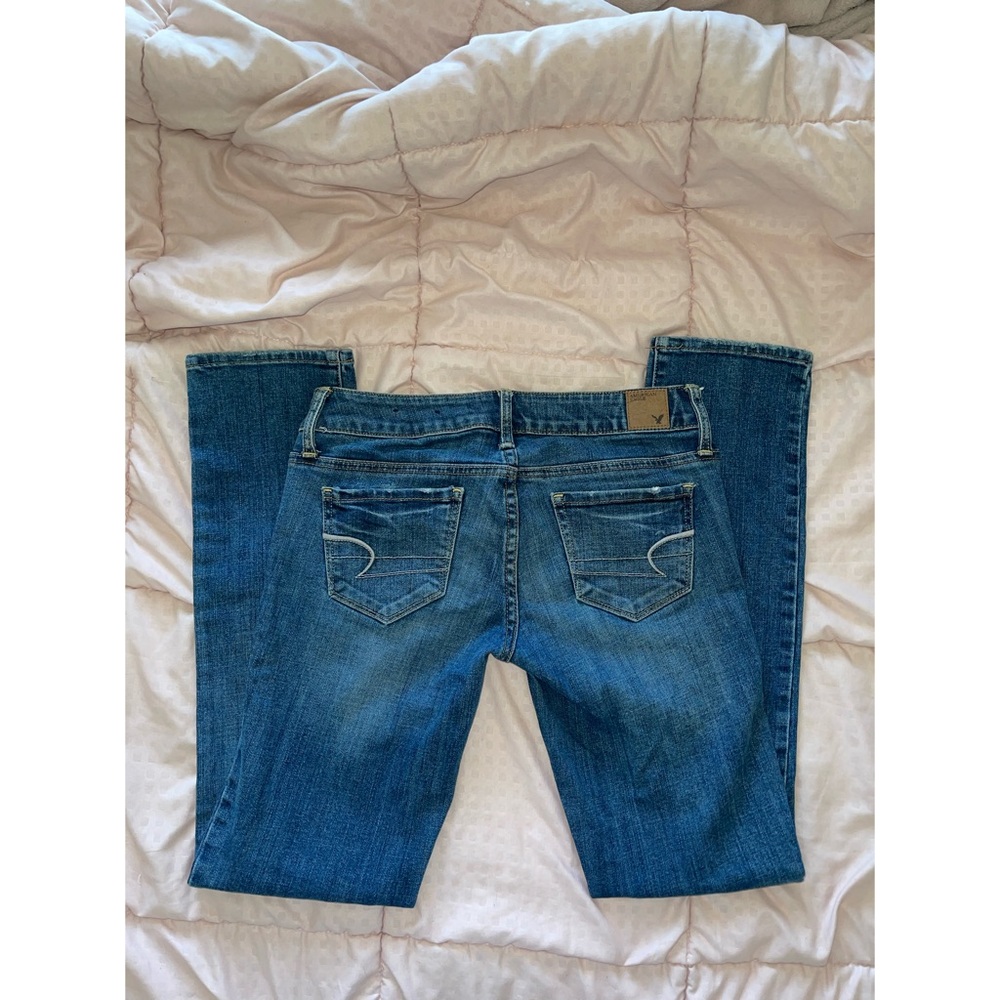 American Eagle straight legged jeans